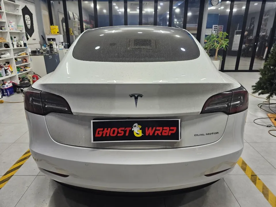 Tesla Model 3のカーラッピング事例|費用目安・仕上がり 施工写真 2-3