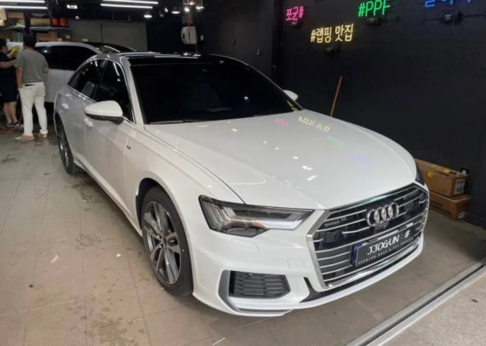 Audi A6のカーラッピング事例｜費用目安・仕上がり 写真