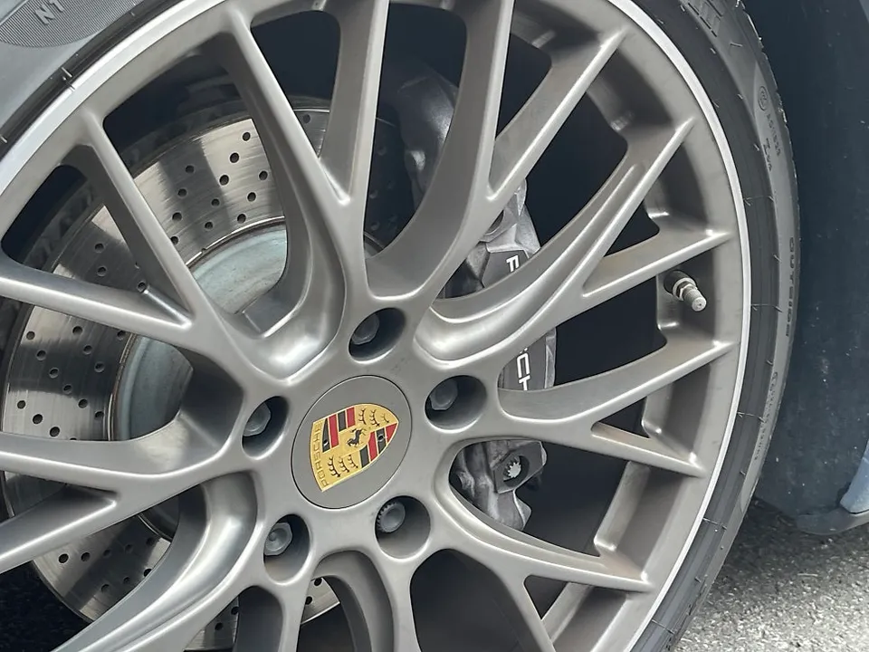 Porscheのホイールリペア・塗装事例 施工写真 1-3