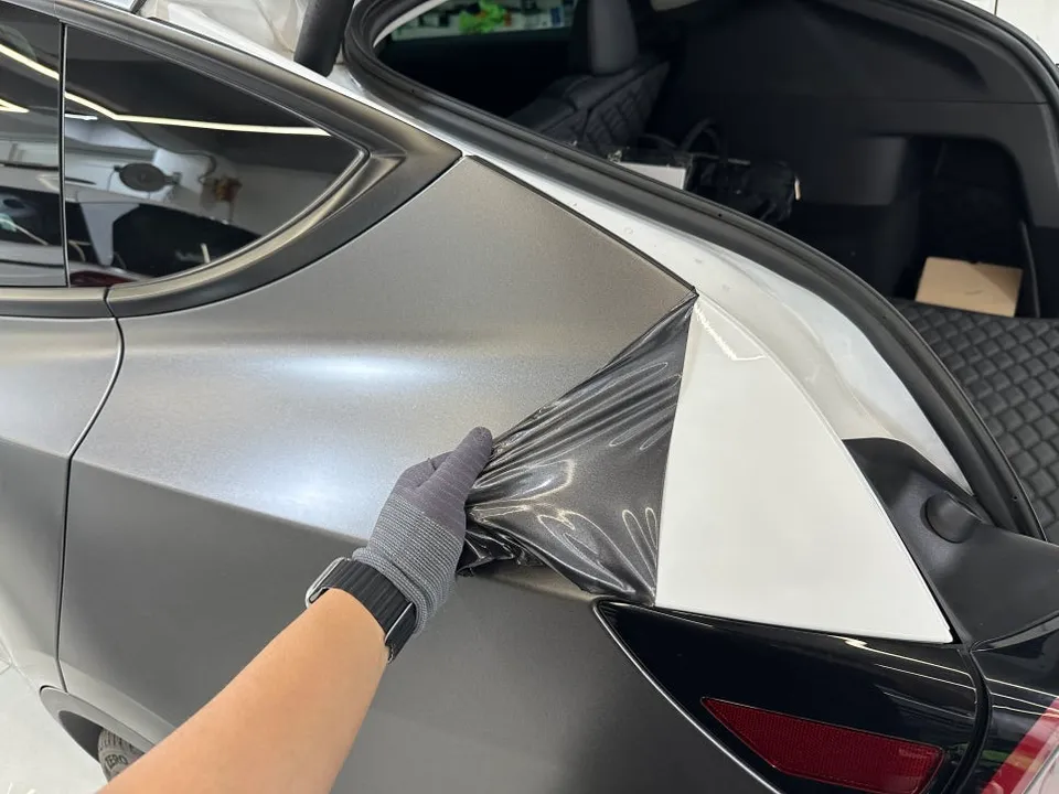 Tesla Model Yのカーラッピング事例|費用目安・仕上がり 施工写真 2-2