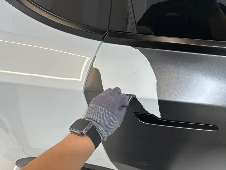 Tesla Model Yのカーラッピング事例|費用目安・仕上がり 施工写真 1-3
