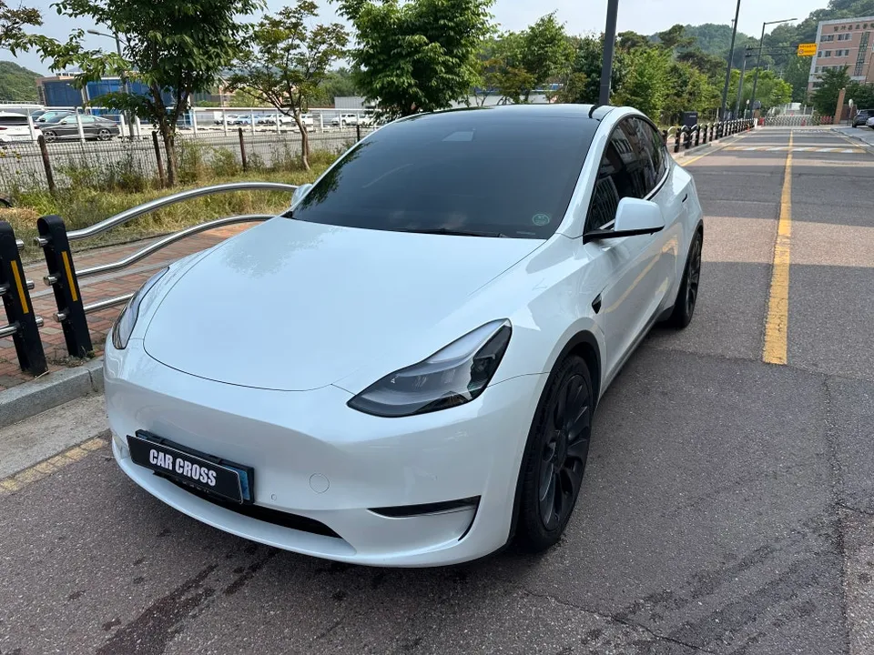 Tesla Model Yのカーラッピング事例|費用目安・仕上がり 施工写真 3-3