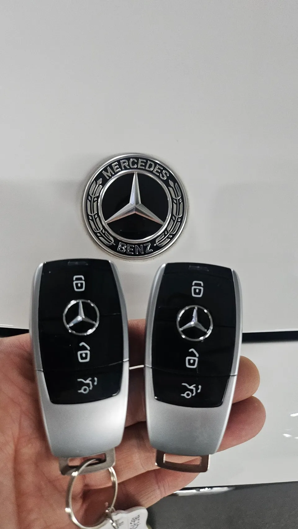 Mercedes-Benz E-Class oem options - Mercedes-Benz E-Class OEM Options Review: Smart Key Upgrade photo 4