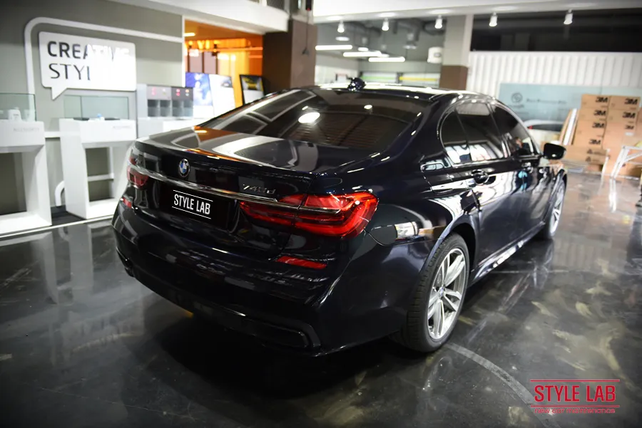 BMW 7 Series G11のカーラッピング事例 施工写真 3-1