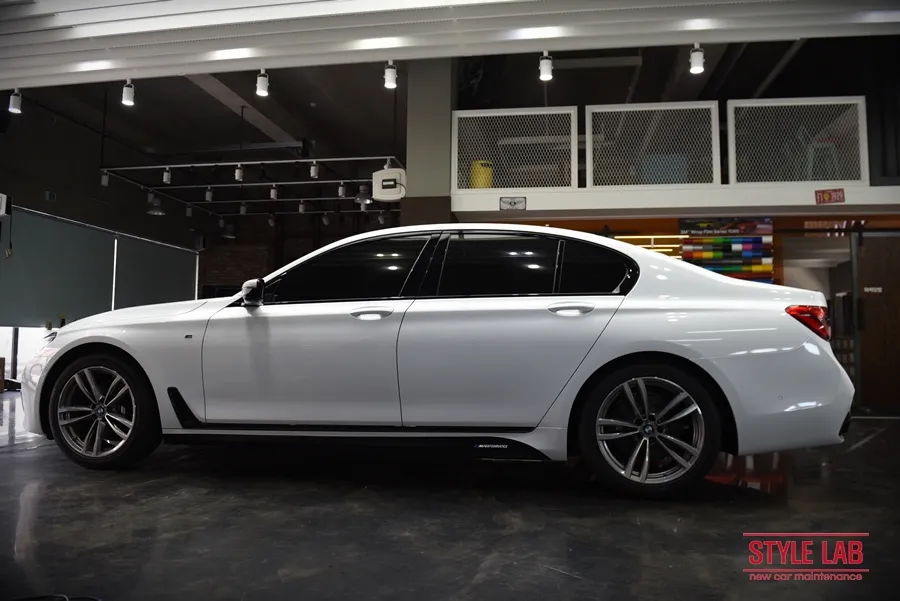 BMW 7 Series G11のカーラッピング事例 施工写真 2-2