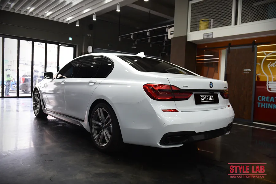 BMW 7 Series G11のカーラッピング事例 施工写真 3-2