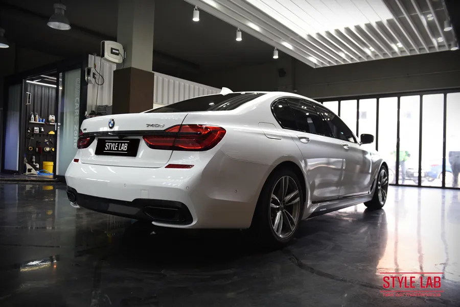 BMW 7 Series G11のカーラッピング事例 施工写真 4-2