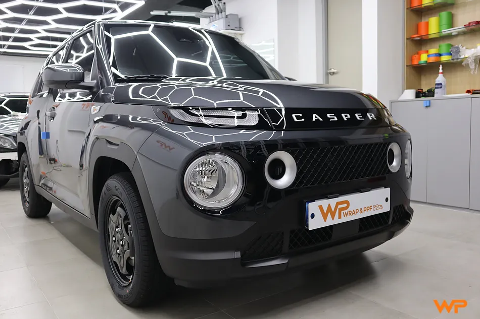 Hyundai Casperのカーラッピング事例：サテンブラックで統一感を 施工写真 1-1
