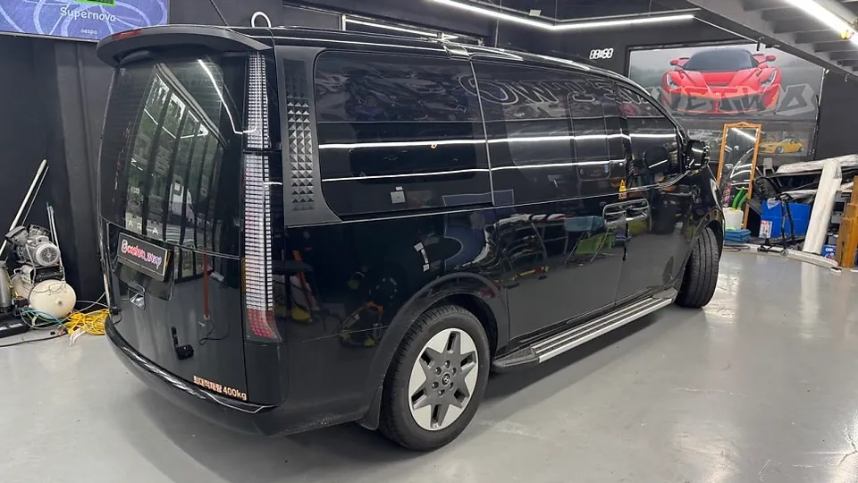 Hyundai Staria vinyl wrap - Hyundai Staria Commercial Vinyl Wrap Review — Enhanced Brand Visi photo 4