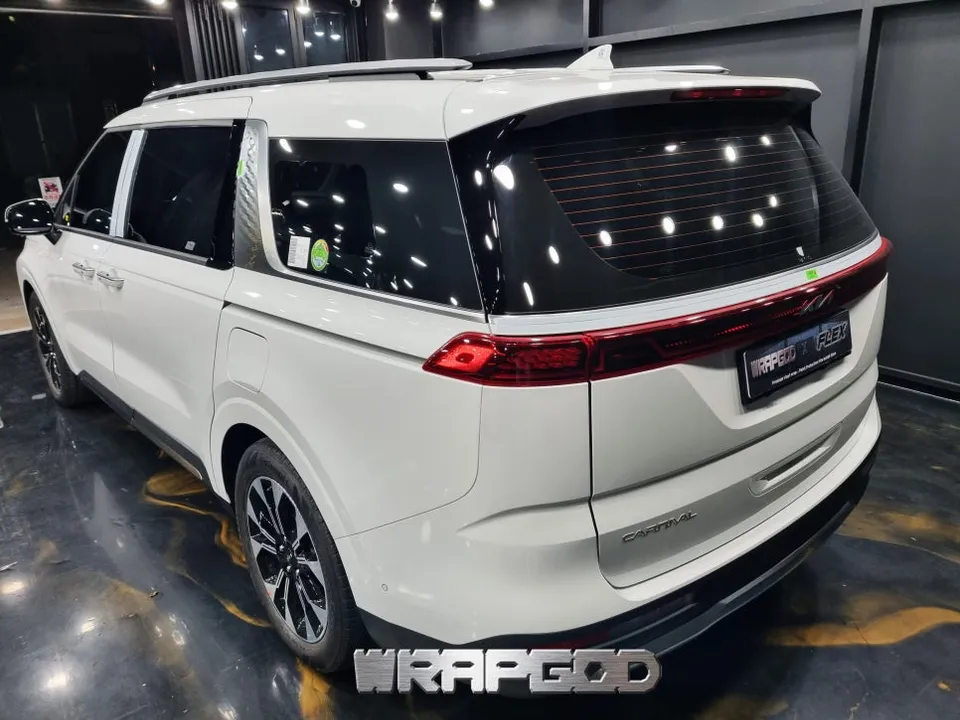 Kia Carnival vinyl wrap - Kia Carnival Two-Tone Vinyl Wrap & Chrome Delete Review photo 3