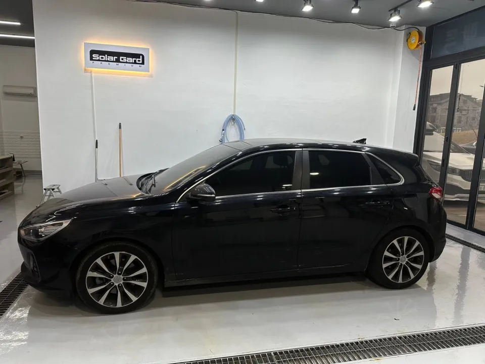 Hyundai i30のドラレコ取付事例｜費用目安と仕上がり 施工写真 1-1