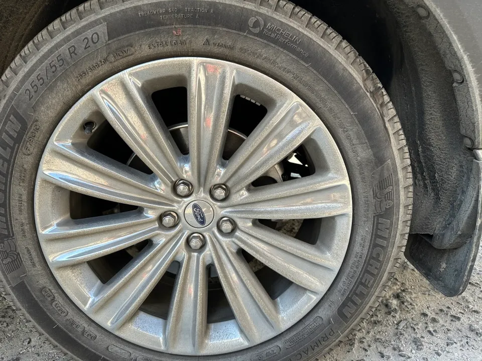 Fordのホイールリペア・塗装事例 施工写真 5