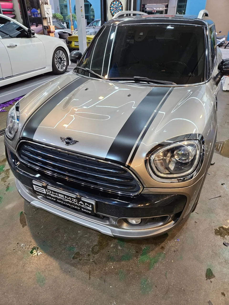 MINIクロスオーバーのカーラッピング事例｜費用目安・仕上がり 施工写真 1-2