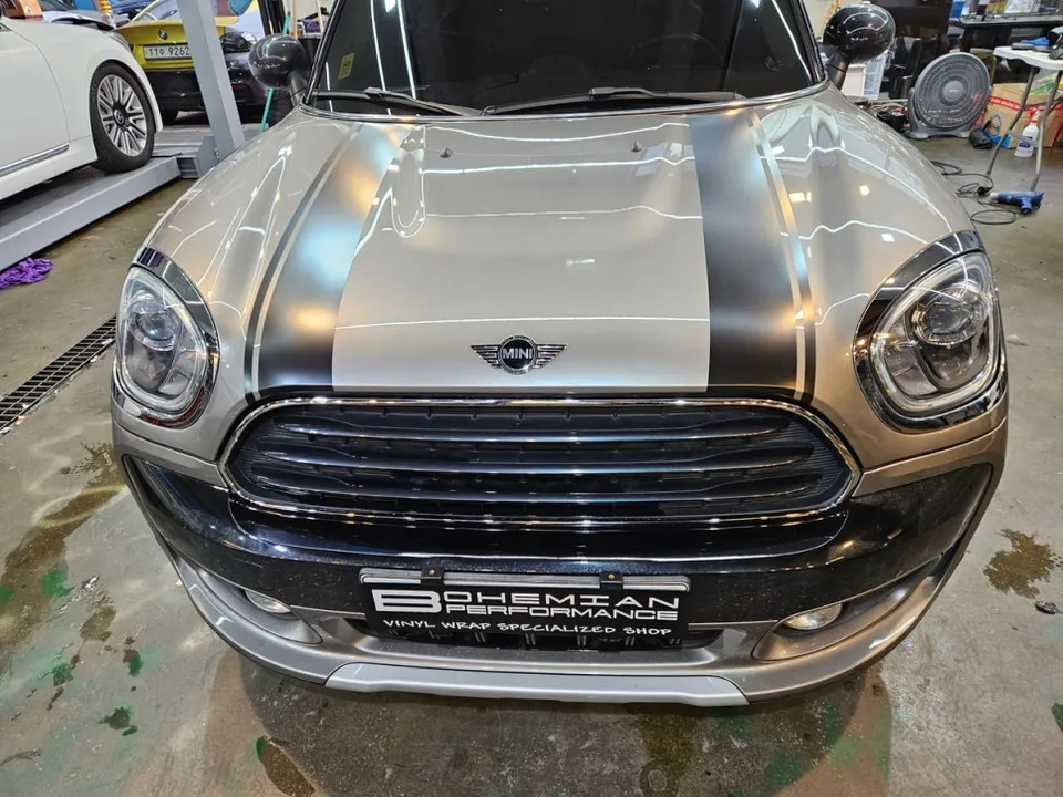MINIクロスオーバーのカーラッピング事例｜費用目安・仕上がり 施工写真 3-2