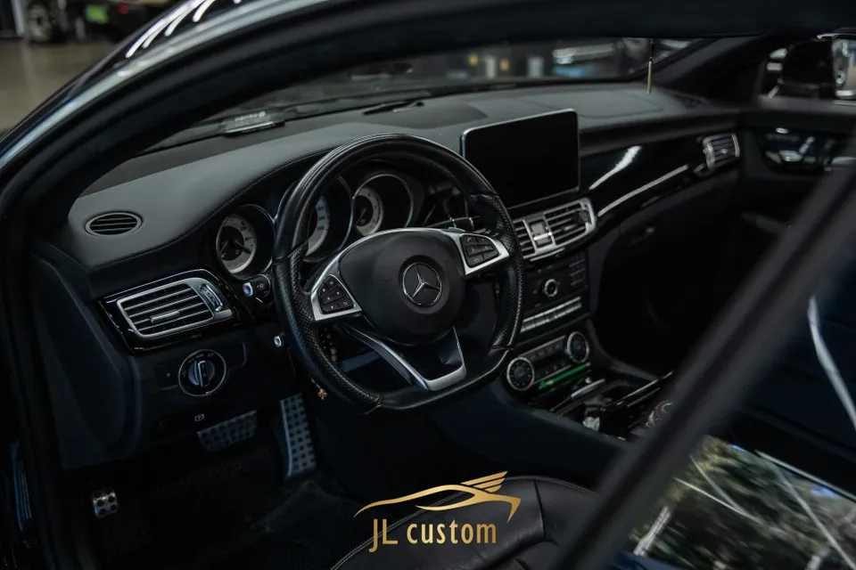 Mercedes-Benz CLS Custom Steering Wheel Installation Review photo 2