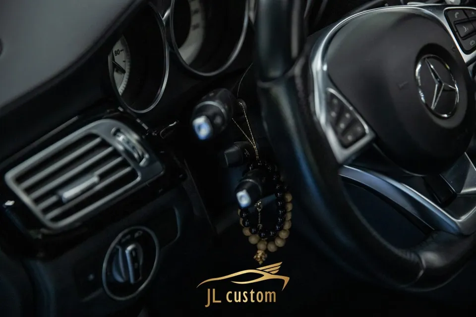 Mercedes-Benz CLS steering wheel - Mercedes-Benz CLS Custom Steering Wheel Installation Review photo 3