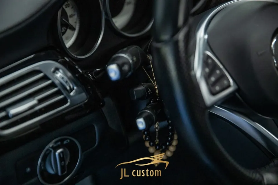 Mercedes-Benz CLS steering wheel - Mercedes-Benz CLS Custom Steering Wheel Installation Review photo 4