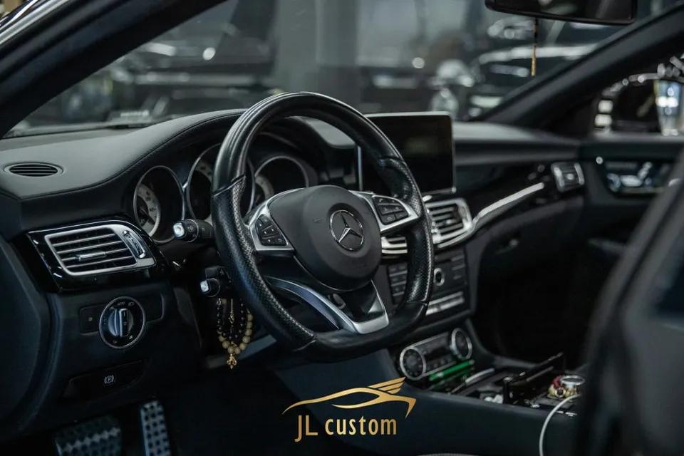 Mercedes-Benz CLS steering wheel - Mercedes-Benz CLS Custom Steering Wheel Installation Review photo 5