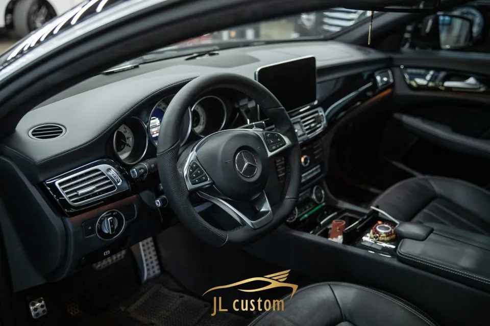 Mercedes-Benz CLS steering wheel - Mercedes-Benz CLS Custom Steering Wheel Installation Review photo 6