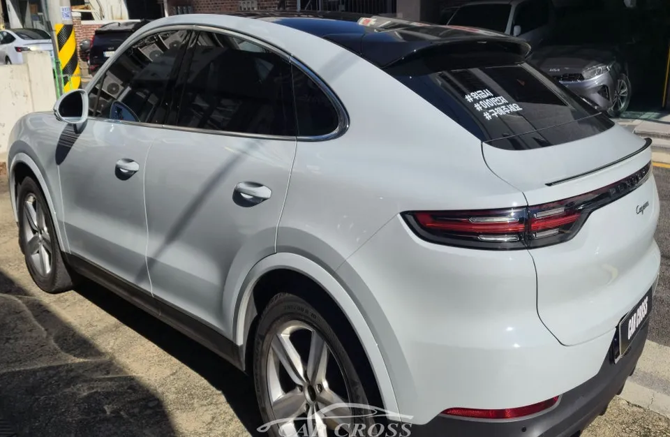 Porsche Cayenneのカーラッピング事例|費用目安・仕上がり 施工写真 1-2