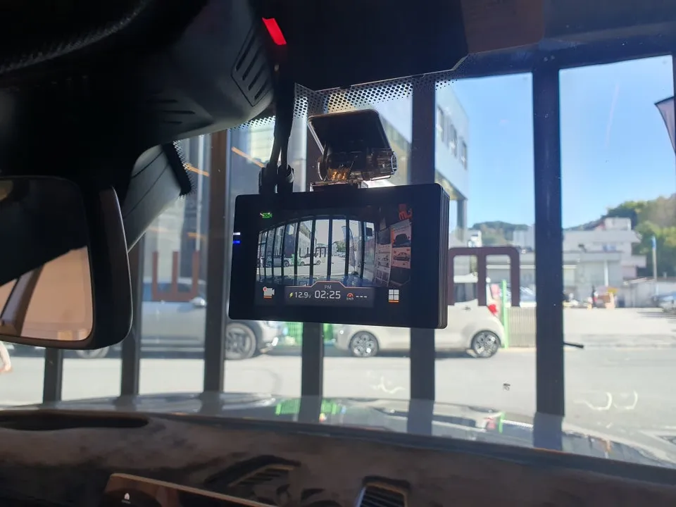 BMW 5 Series G30 dash cam - BMW G30 5 Series Dash Cam & Battery Install Review photo 5
