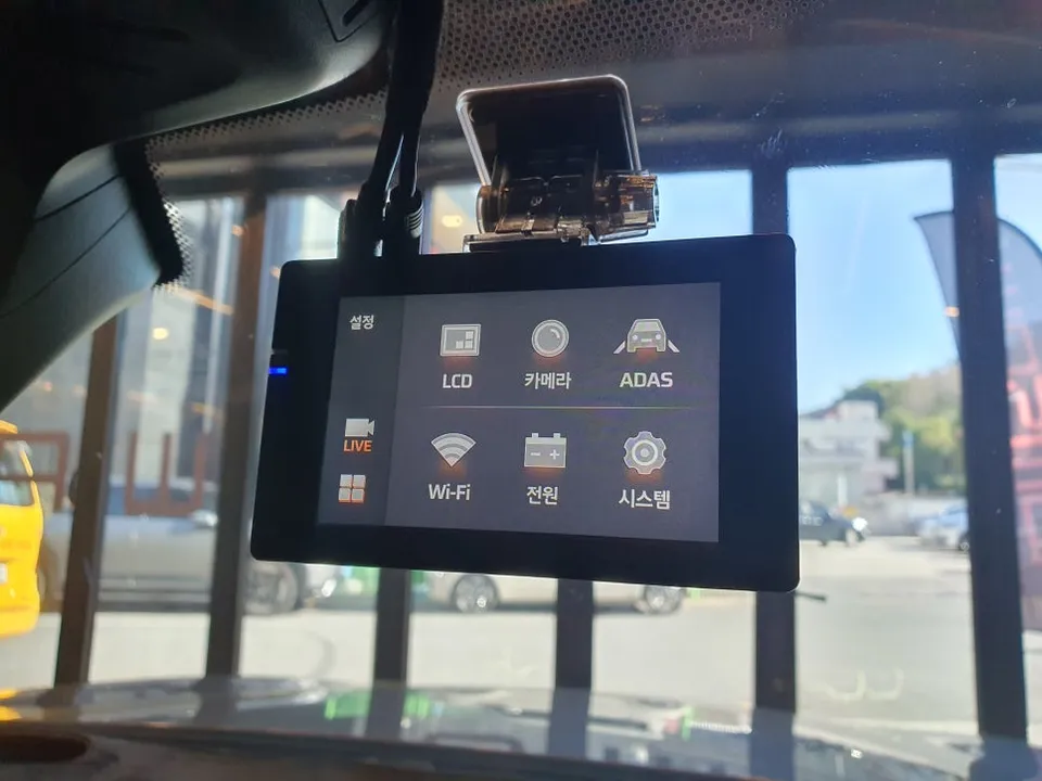 BMW 5 Series G30 dash cam - BMW G30 5 Series Dash Cam & Battery Install Review photo 7