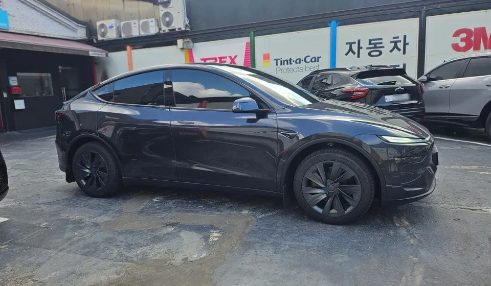 Tesla Model Y カーフィルム施工事例｜費用目安・仕上がり 施工写真 4