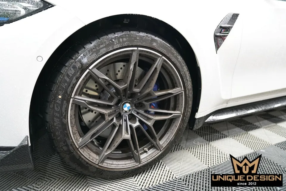 BMW M3のホイールラッピング事例|統一感を出すカスタム 施工写真 3-1