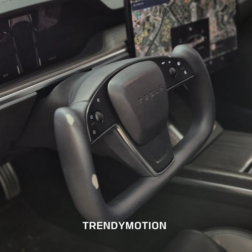 Tesla Model S steering wheel - Tesla Model S Steering Wheel Customization Review photo 2