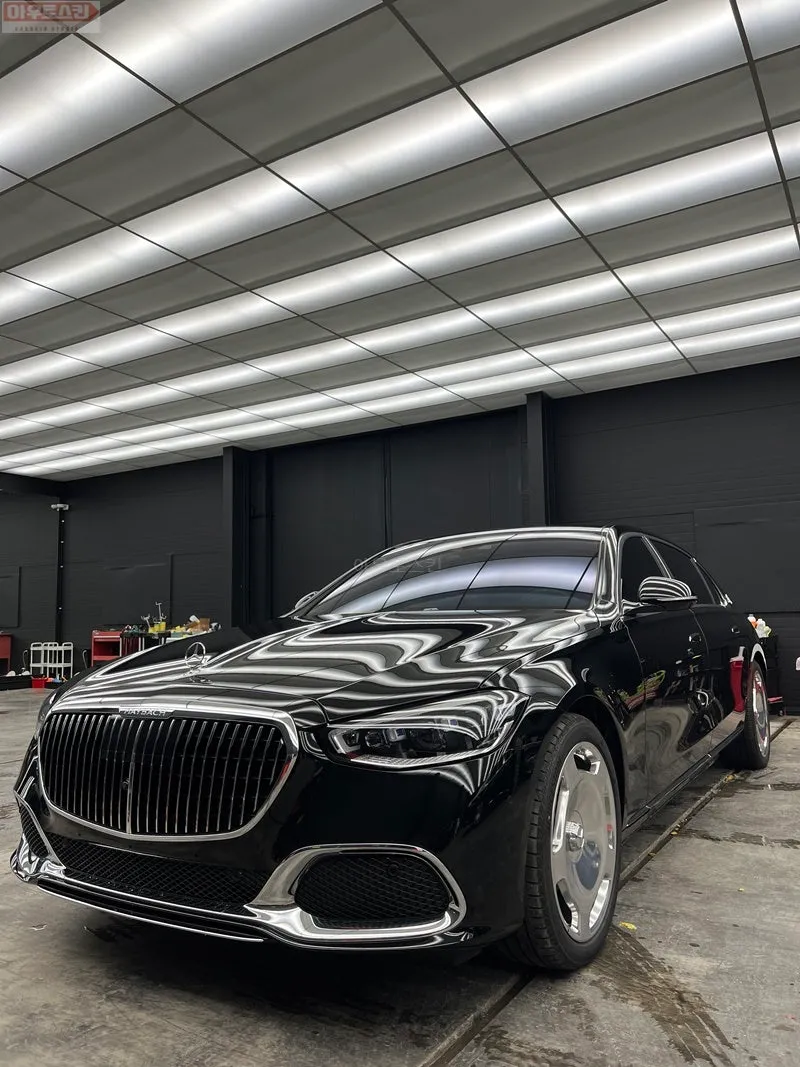 Mercedes-Benz S-Class Maybachのカーラッピング事例|費用目安・仕上がり 施工写真 1-1