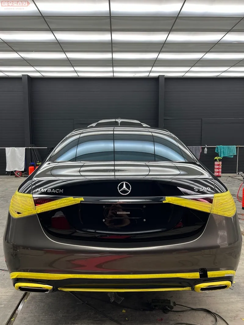 Mercedes-Benz S-Class Maybachのカーラッピング事例|費用目安・仕上がり 施工写真 4-1