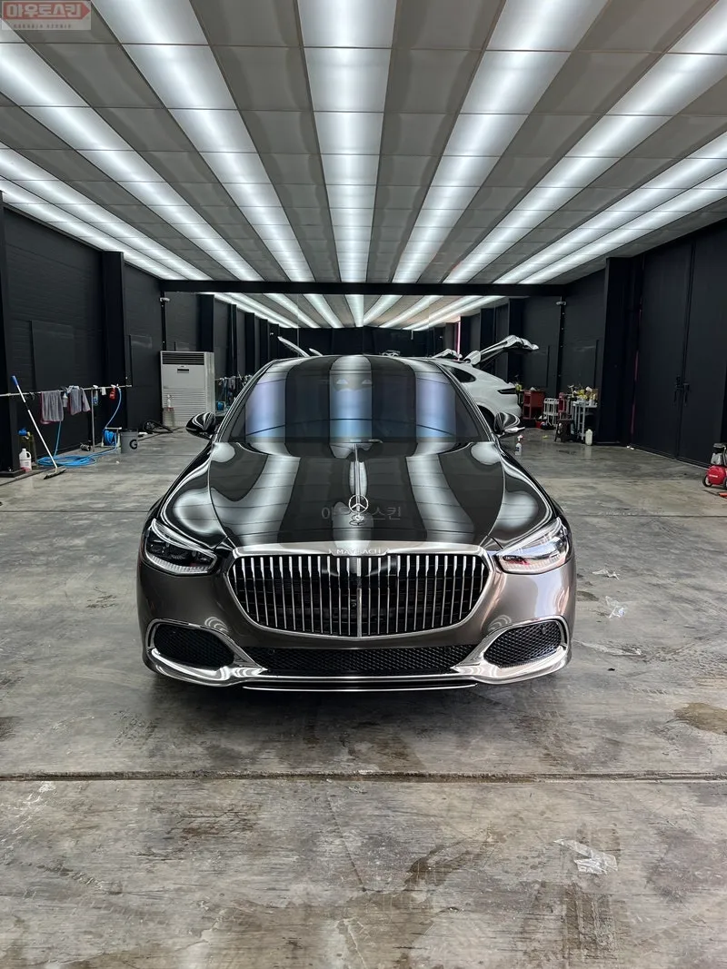 Mercedes-Benz S-Class Maybachのカーラッピング事例|費用目安・仕上がり 施工写真 2-2