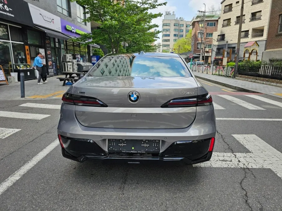 BMW 740i chrome delete - BMW 740i Chrome Delete Review — Oxide Gray Blackout Trim photo 5