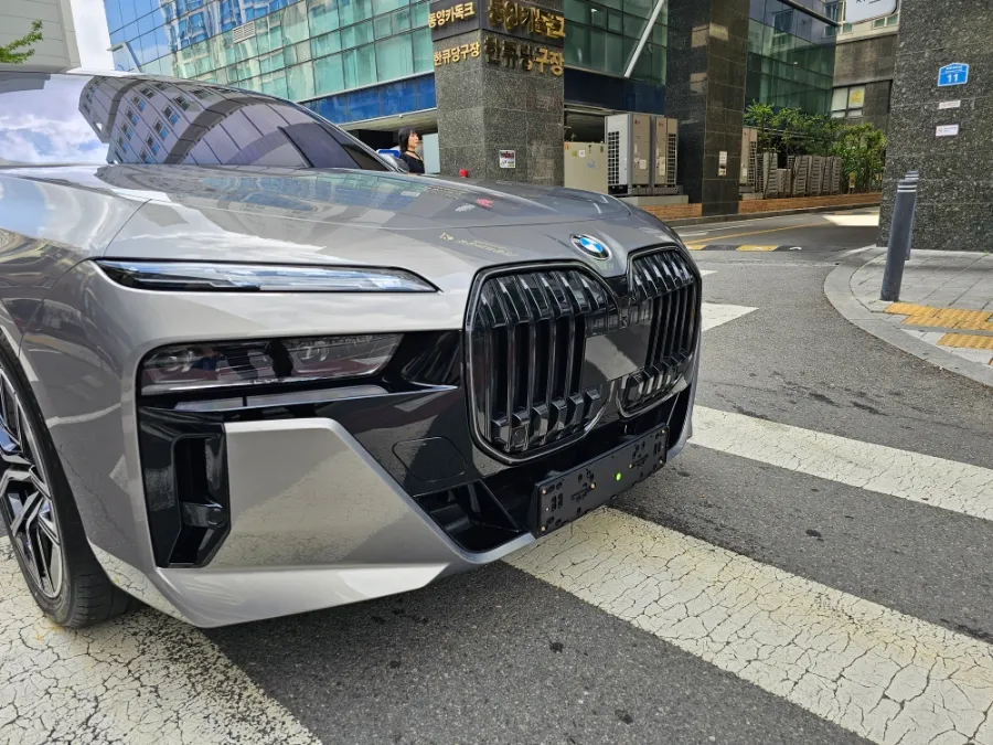 BMW 740i chrome delete - BMW 740i Chrome Delete Review — Oxide Gray Blackout Trim photo 6