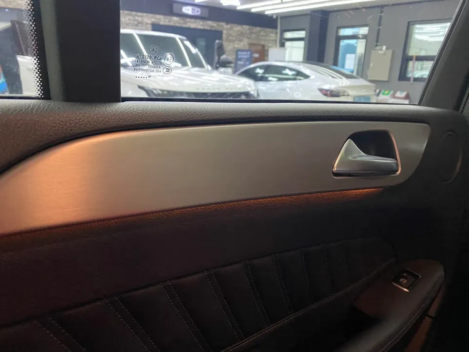 Mercedes-Benz GLE ambient lighting - Mercedes-Benz GLE Ambient Lighting Review — 12-Color Coding photo 4
