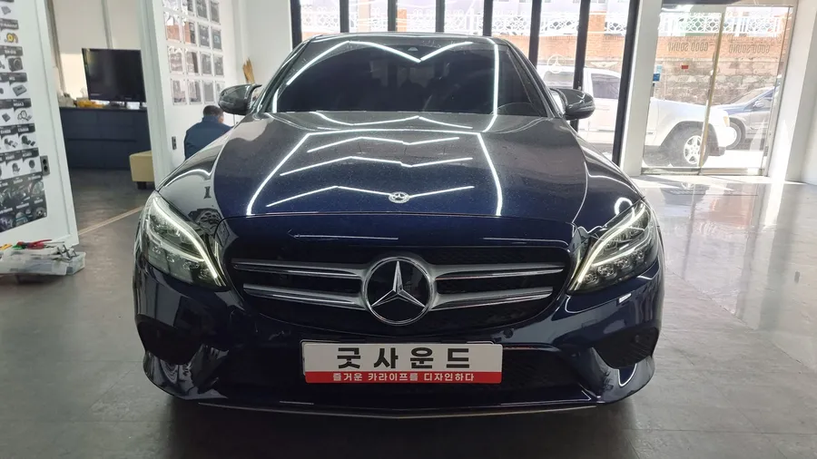 Mercedes-Benz C-Class W205のAndroid Auto・CarPlay取付事例 施工写真 1-1