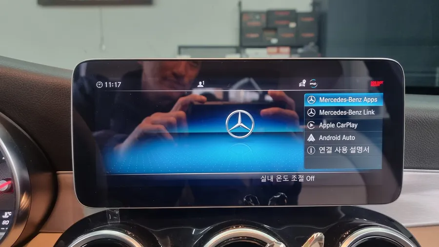 Mercedes-Benz C-Class W205のAndroid Auto・CarPlay取付事例 施工写真 2-1