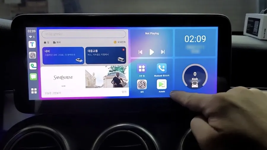 Mercedes-Benz C-Class W205のAndroid Auto・CarPlay取付事例 施工写真 4-2