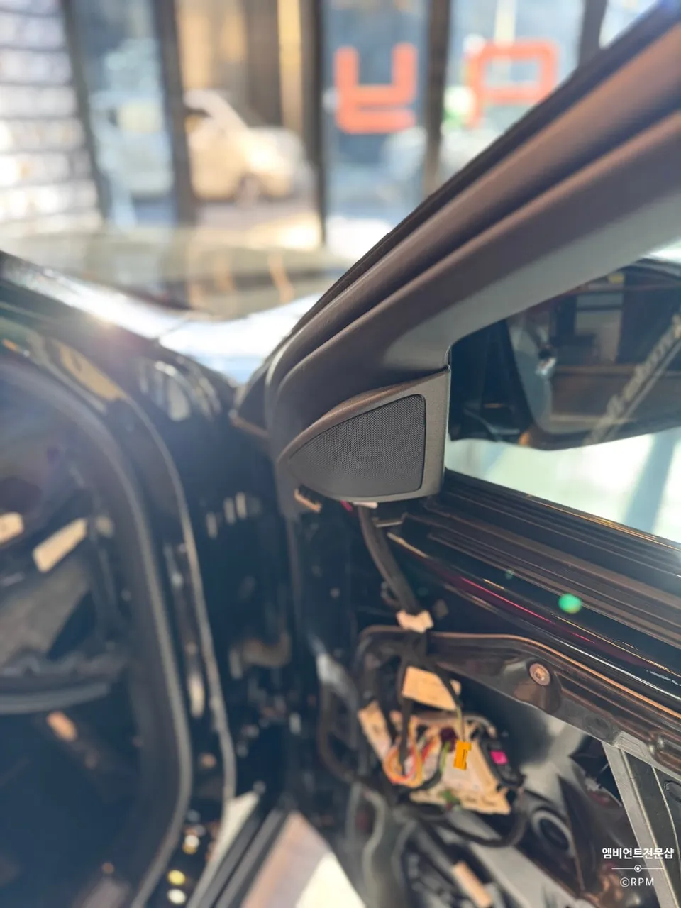 Mercedes-Benz S-Class W222 ambient lighting - Mercedes-Benz S-Class Ambient Lighting Review — Enhanced Luxury photo 4