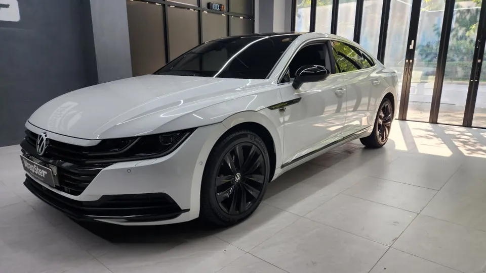 Volkswagen Arteon vinyl wrap - Volkswagen Arteon Vinyl Wrap Review: Piano Black Transformation photo 3