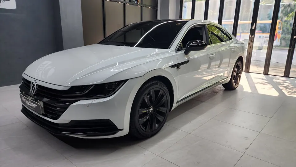 Volkswagen Arteon vinyl wrap - Volkswagen Arteon Vinyl Wrap Review: Piano Black Transformation photo 4