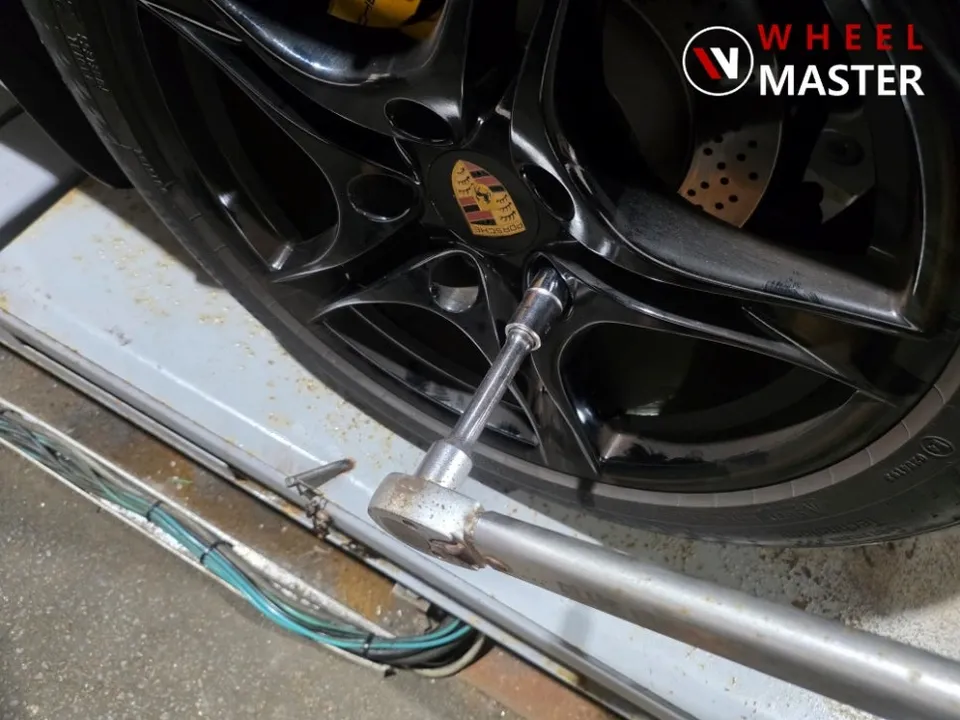 Porsche Cayman wheel repair - Porsche Cayman Wheel Repair Review: Fixing Rim Damage photo 6