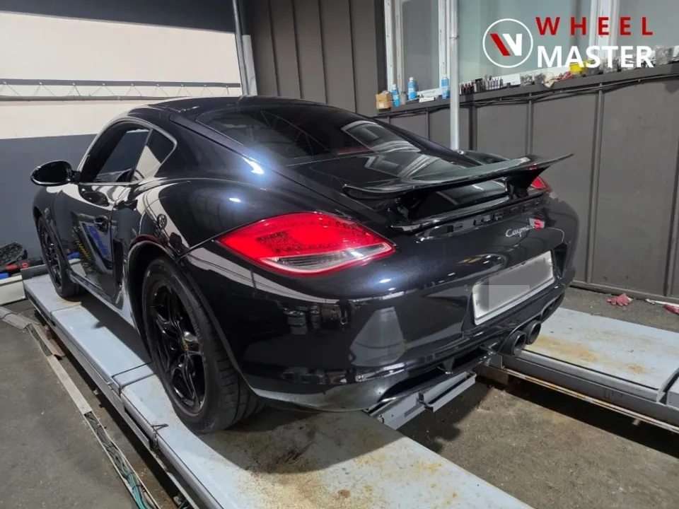 Porsche Cayman wheel repair - Porsche Cayman Wheel Repair Review: Fixing Rim Damage photo 7