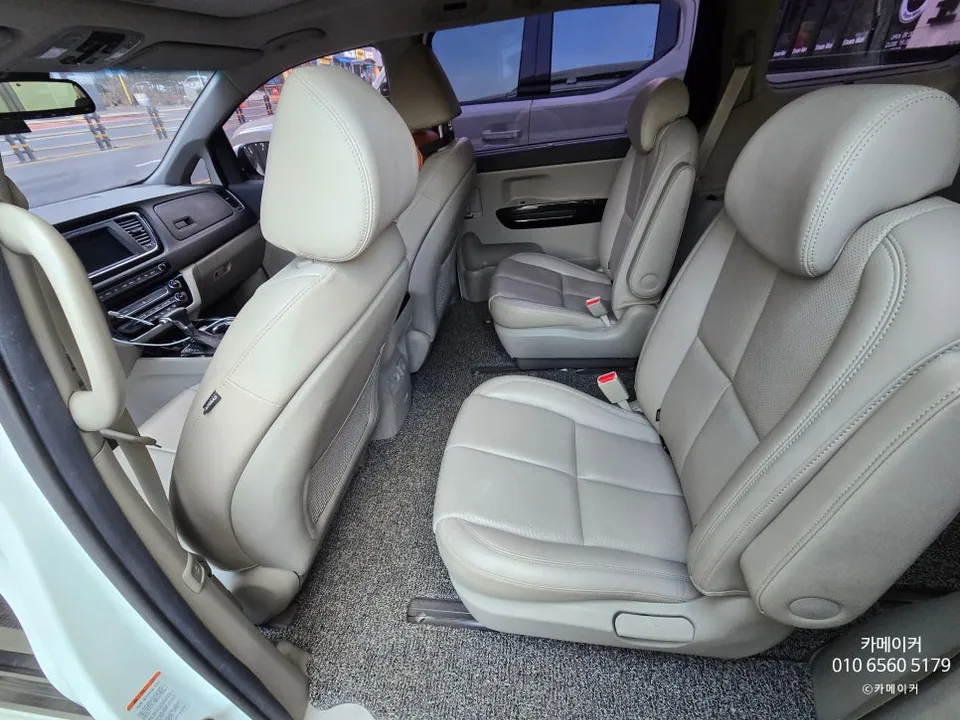 Kia Carnival YP interior customization - Kia Carnival Interior Customization Review — Enhanced Space photo 4
