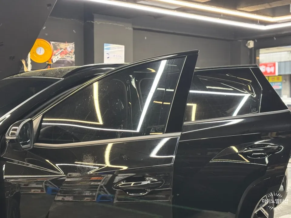 Hyundai Tucsonのカーフィルム施工事例|費用目安・仕上がり 施工写真 1-3