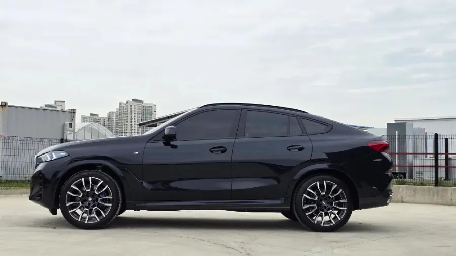 BMW X6 カーフィルム施工事例｜断熱・スモーク 施工写真 3-2