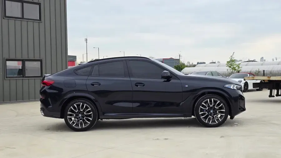 BMW X6 カーフィルム施工事例｜断熱・スモーク 施工写真 3-3