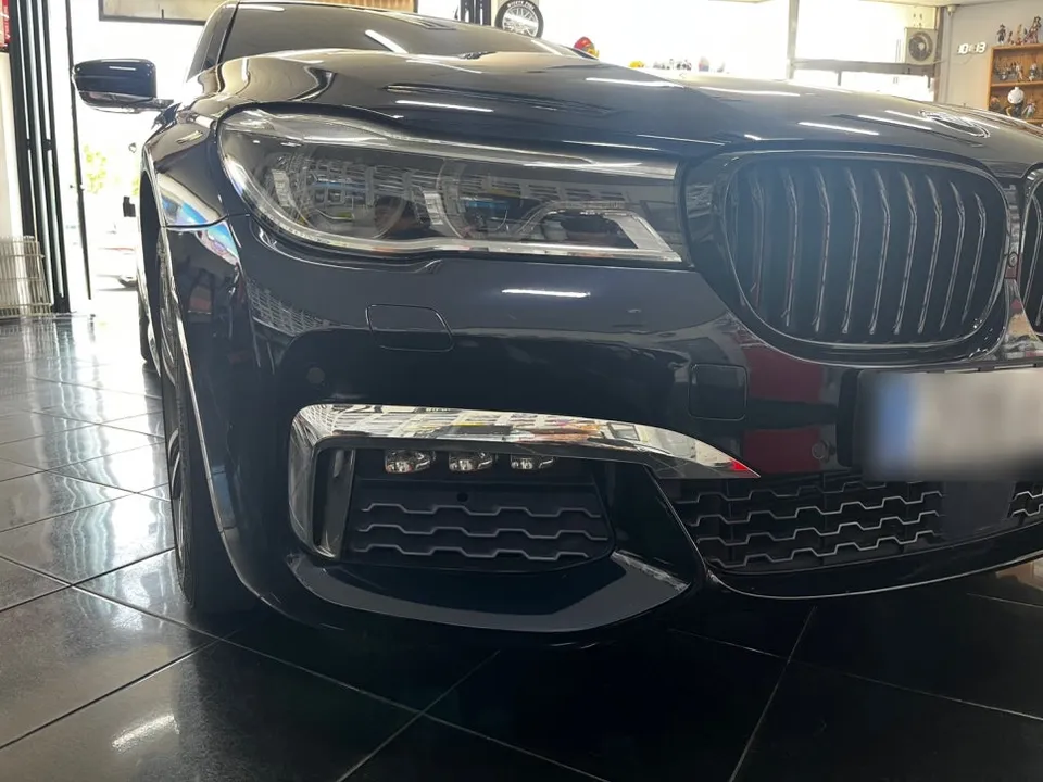 BMW 7 Series G11のカーラッピング事例|費用目安・仕上がり 施工写真 1-1