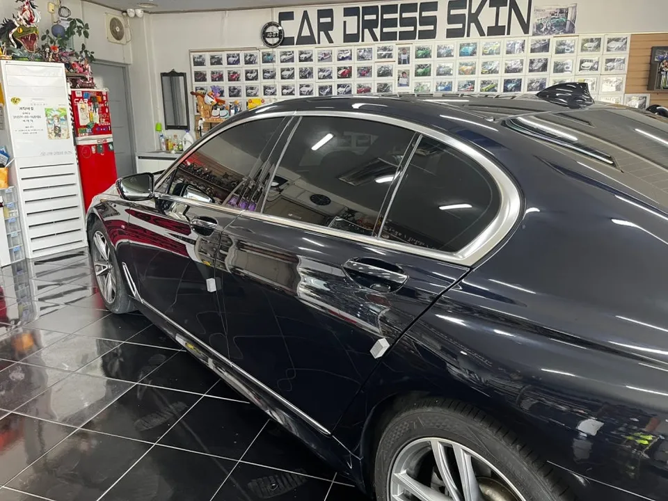 BMW 7 Series G11のカーラッピング事例|費用目安・仕上がり 施工写真 3-2