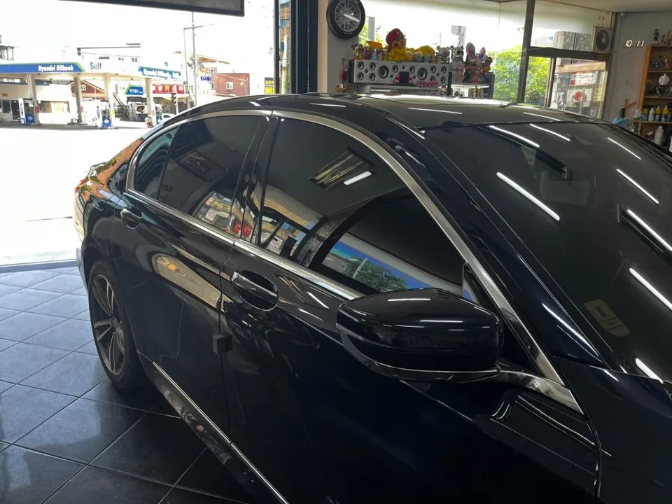 BMW 7 Series G11のカーラッピング事例|費用目安・仕上がり 施工写真 3-3